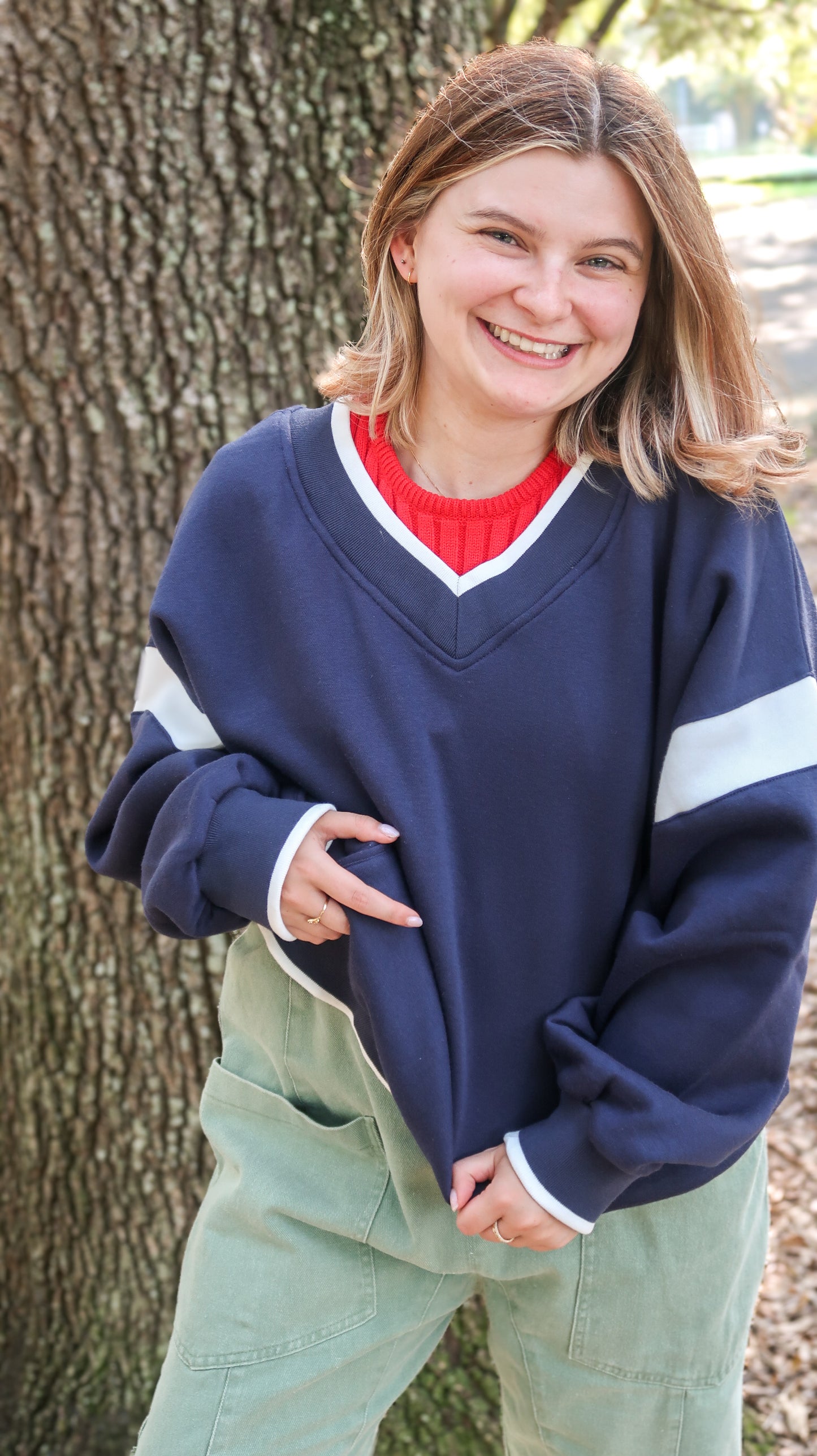 Oversized V-Neck Pullover in Navy