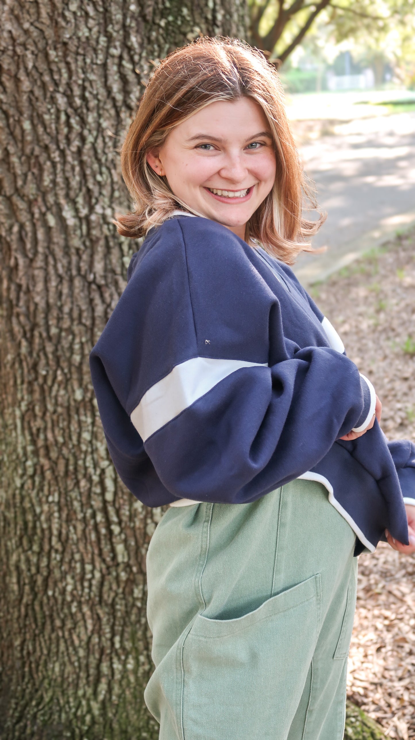Oversized V-Neck Pullover in Navy