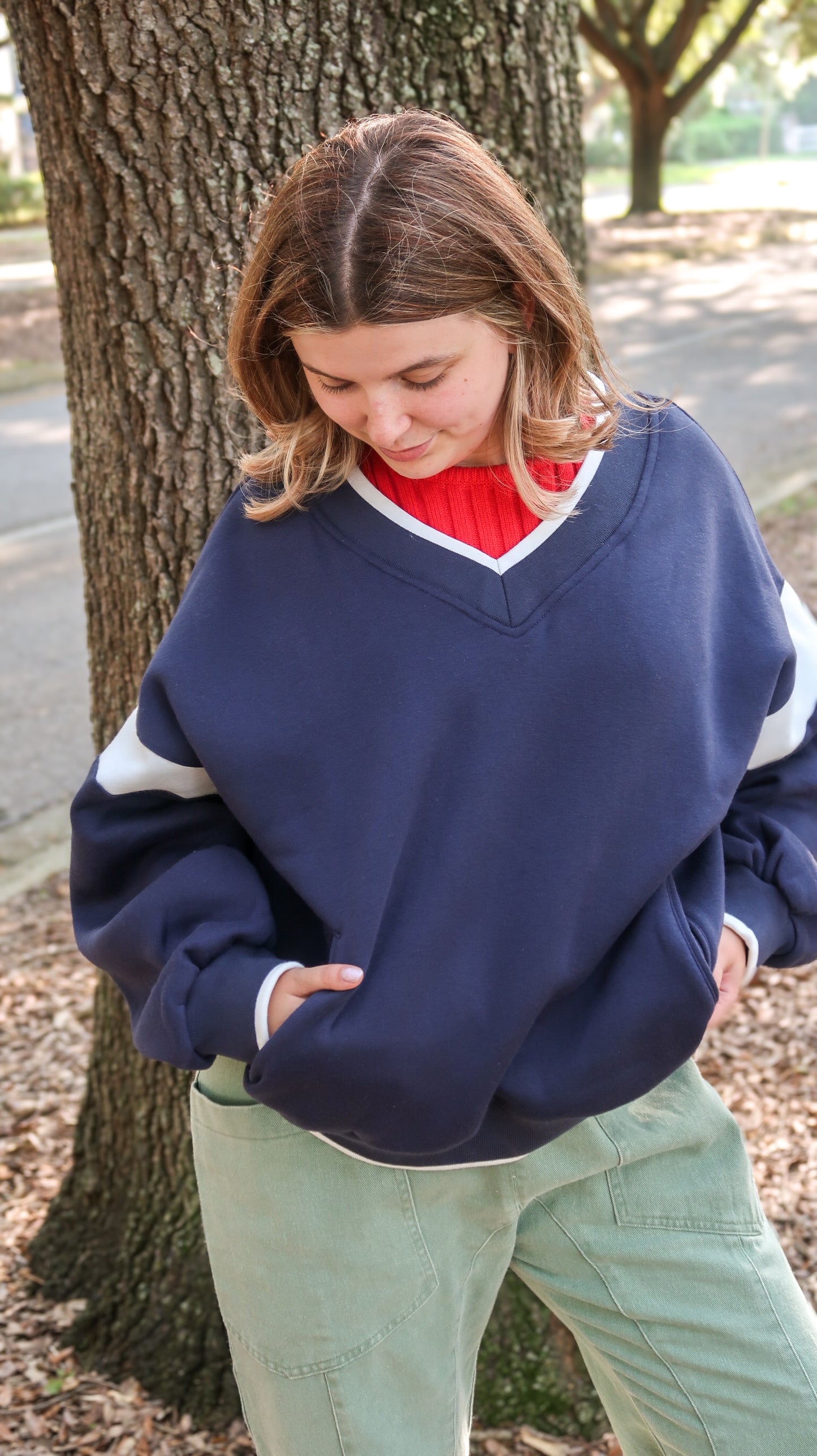 Oversized V-Neck Pullover in Navy