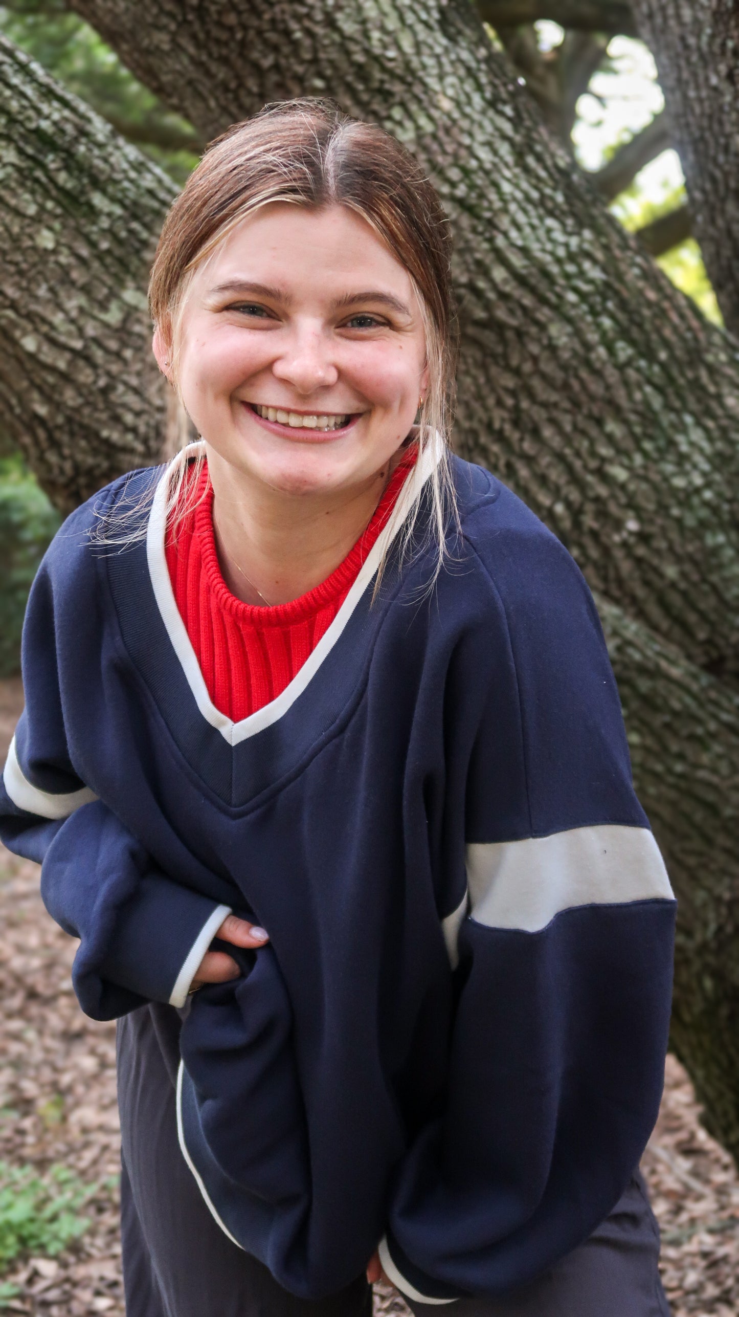 Oversized V-Neck Pullover in Navy