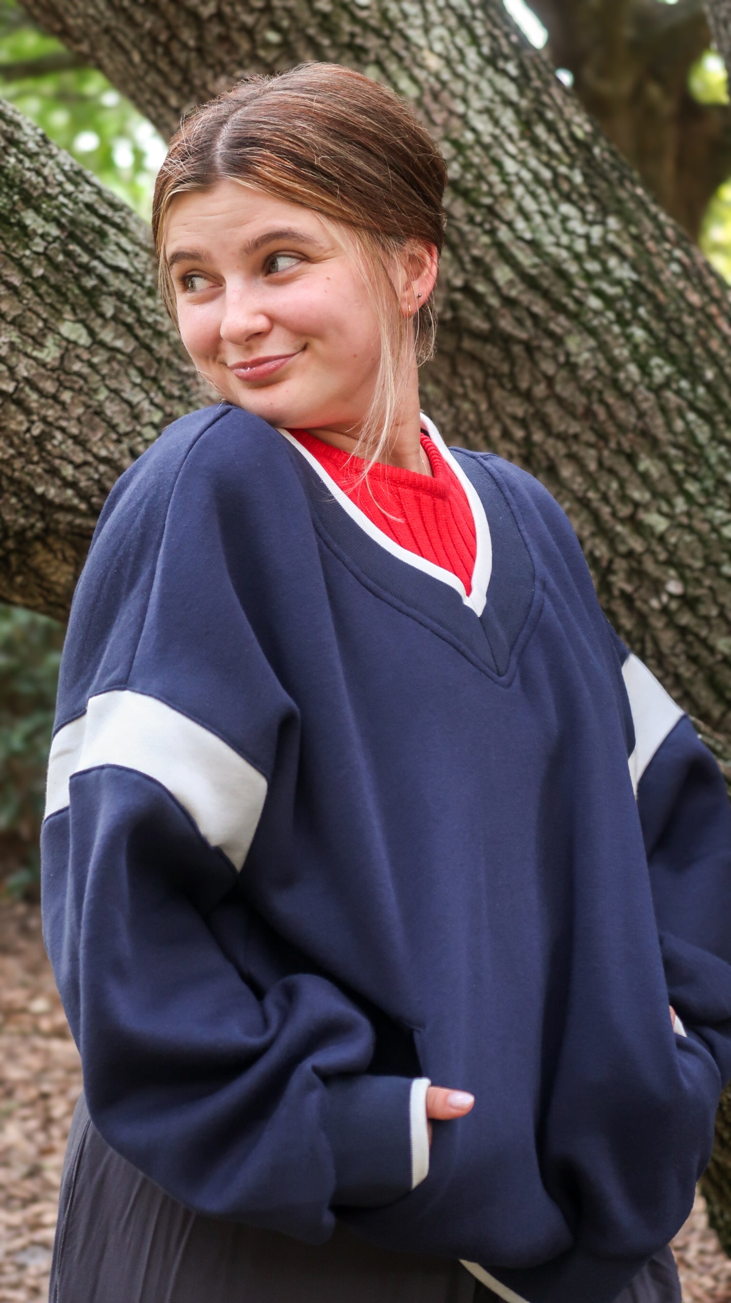 Oversized V-Neck Pullover in Navy
