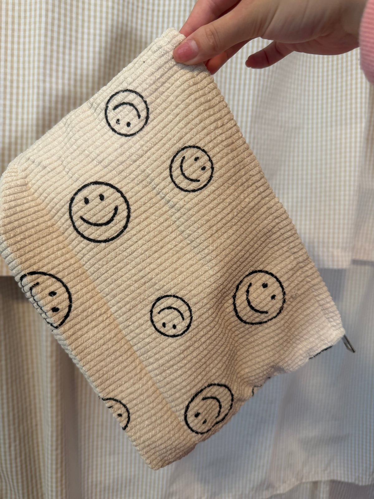 Tay Smiley Pouch